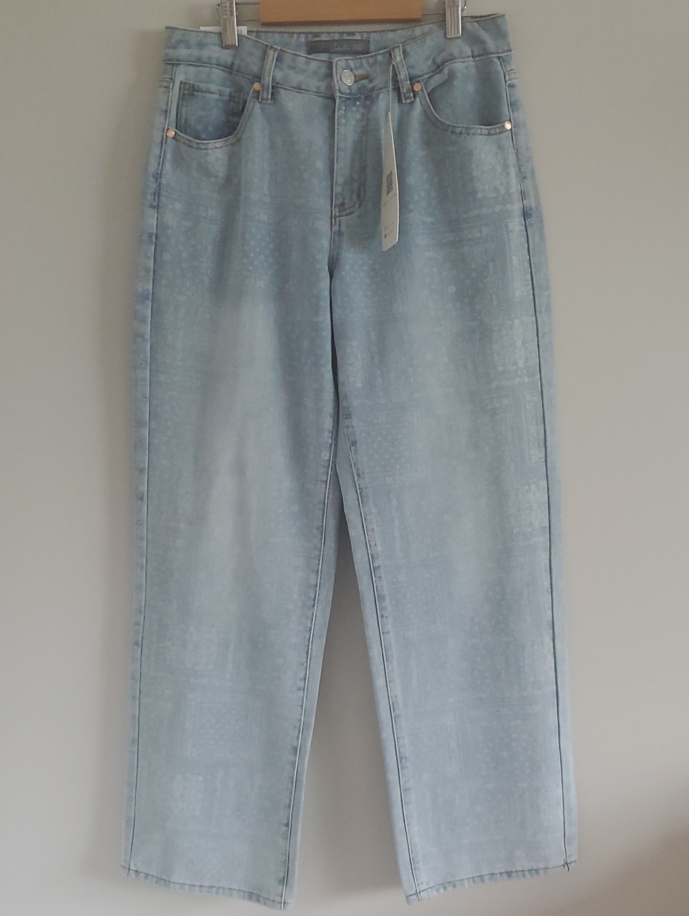 NWT Cali 1850 Straight Leg Bandana Print Light Wash Medium Waist Jeans Sz 28
